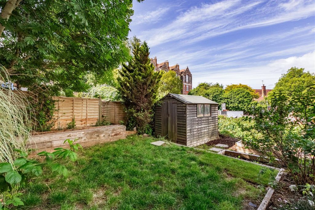 Property photo 3 of 11 Garden