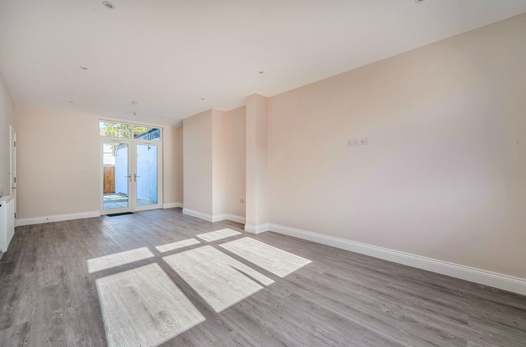 Property photo 3 of 14 1534428 (8)