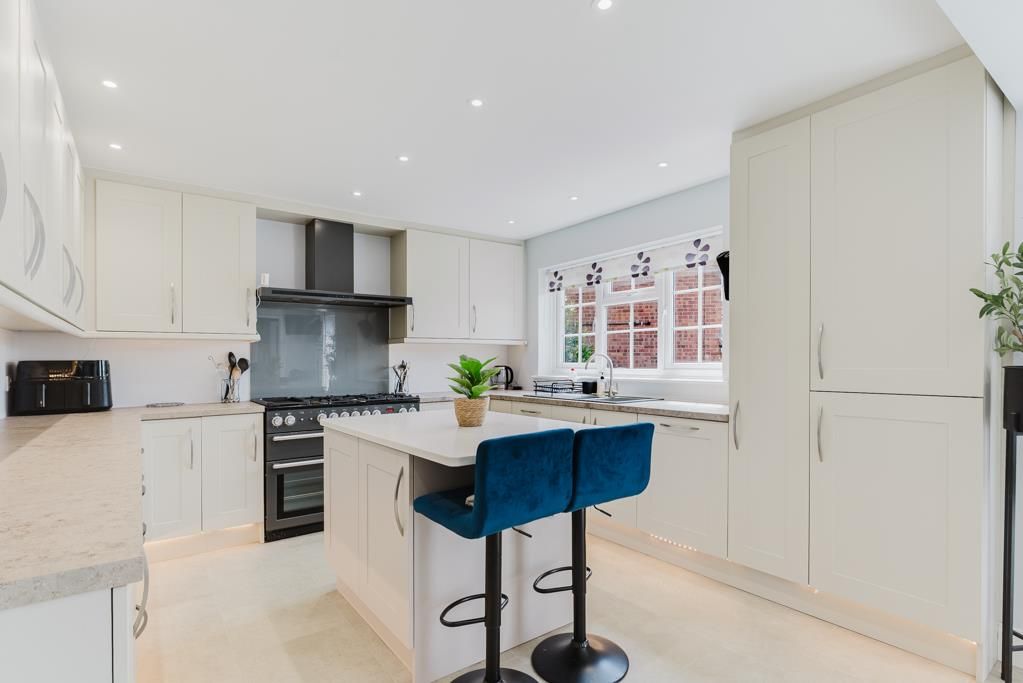 Property photo 2 of 43 100 Connolly Drive, Rothwell (15 Of 43).Jpg