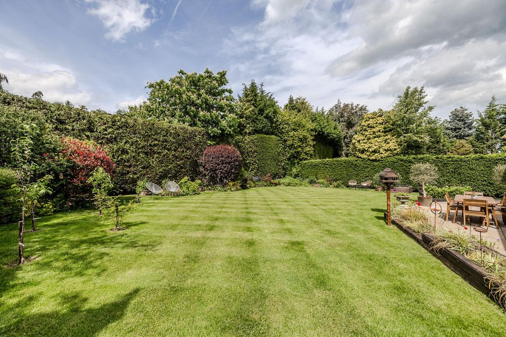Property photo 2 of 33 Rear Garden