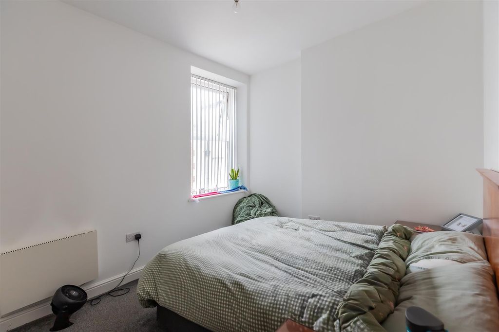 2 bed flat for saleCathedral Road, Pontcanna CF11 photo 5