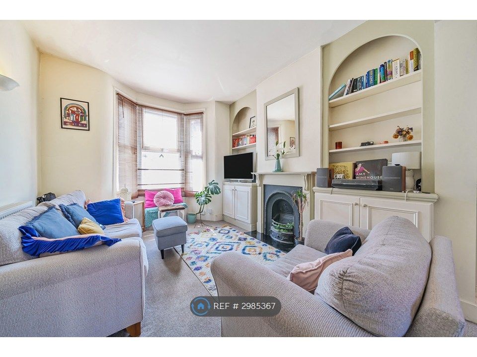 Property photo 1 of 14 Living Room