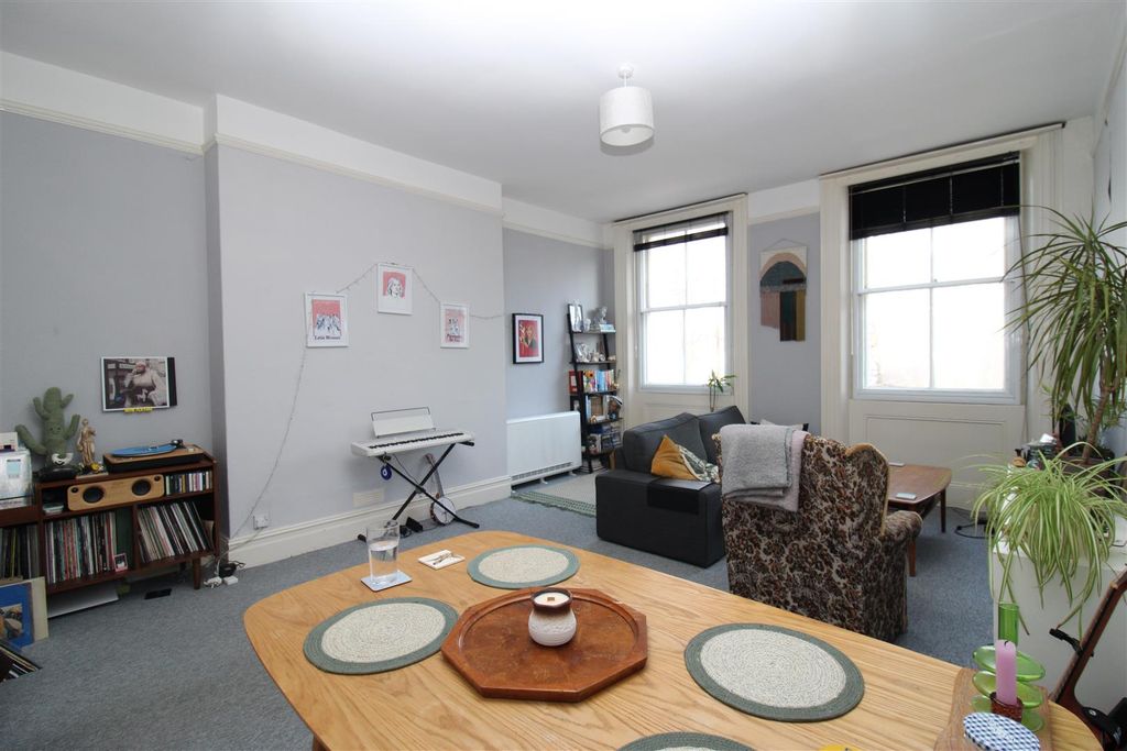 Property photo 1 of 7 Living Room