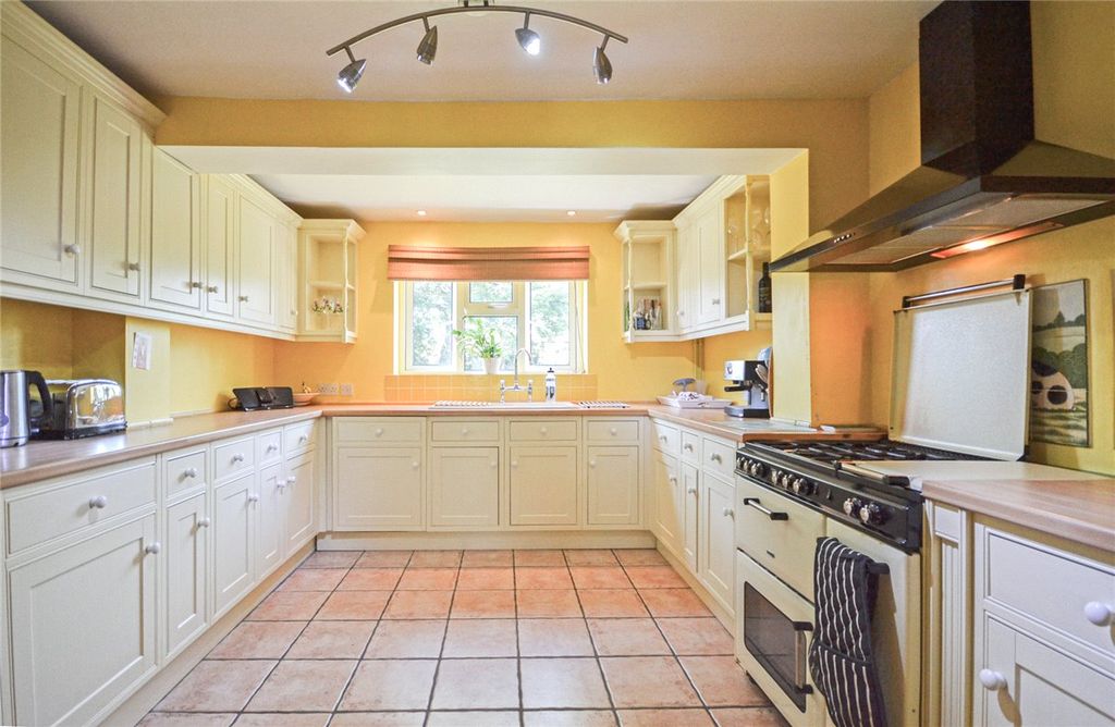 Property photo 2 of 17 Picture No. 28