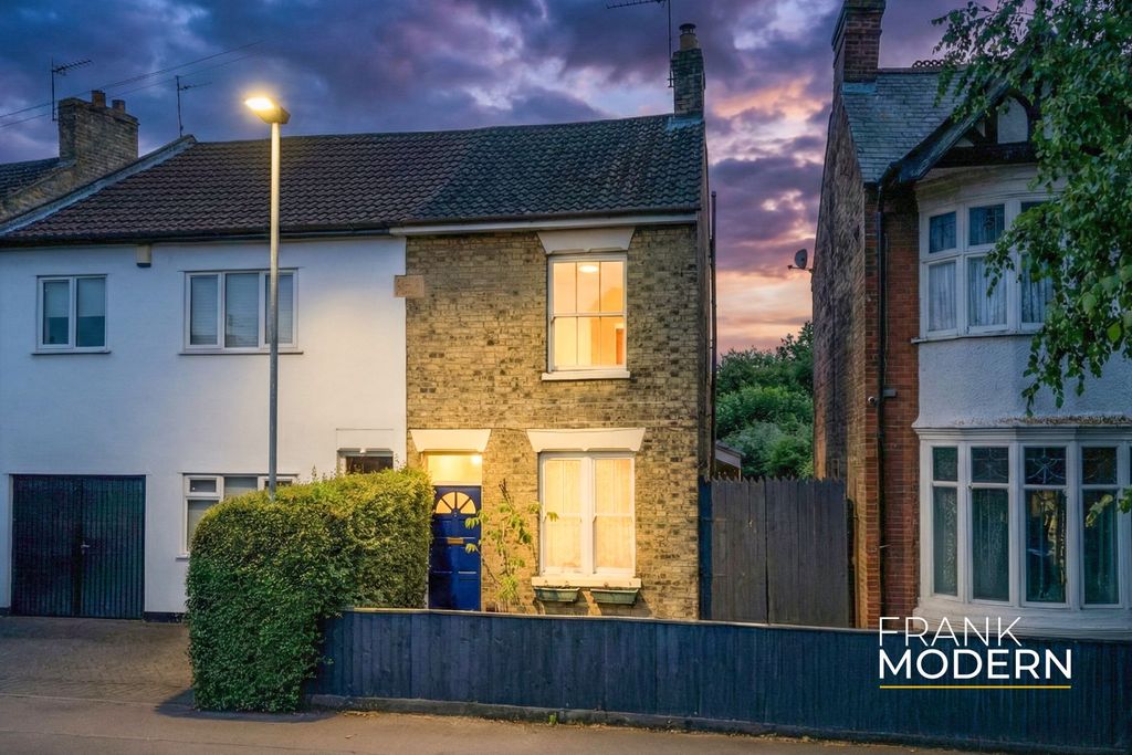 Property photo 1 of 35 Dusk