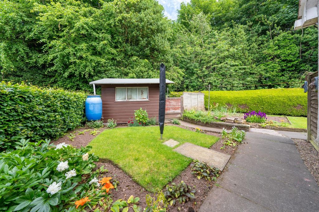 Property photo 2 of 13 69_Hawthorn_Bank-12.Jpg