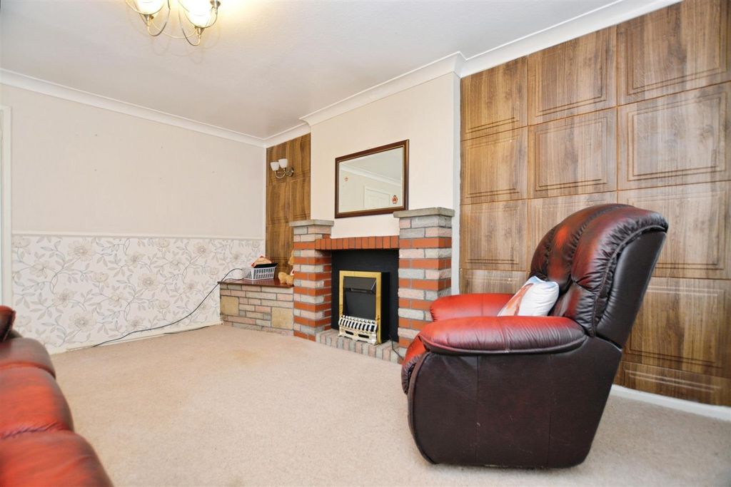 Property photo 3 of 21 Living Room