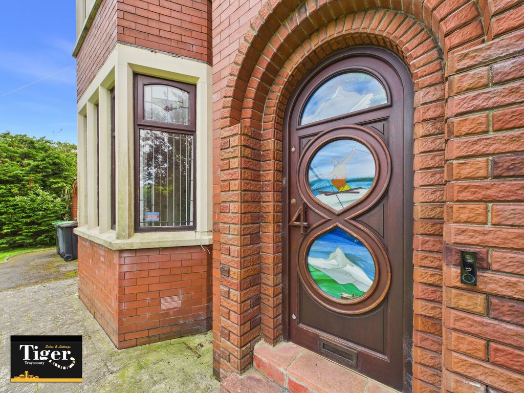 Property photo 2 of 39