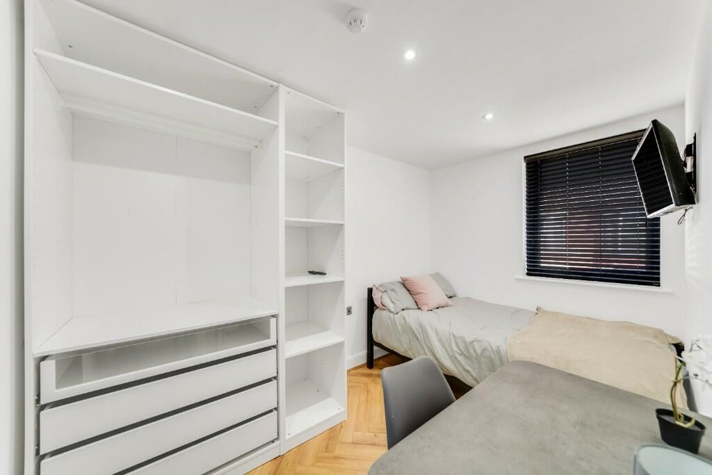 Property photo 3 of 9 A Modern, Well-Lit Bedroom Featuring A Double Bed,...