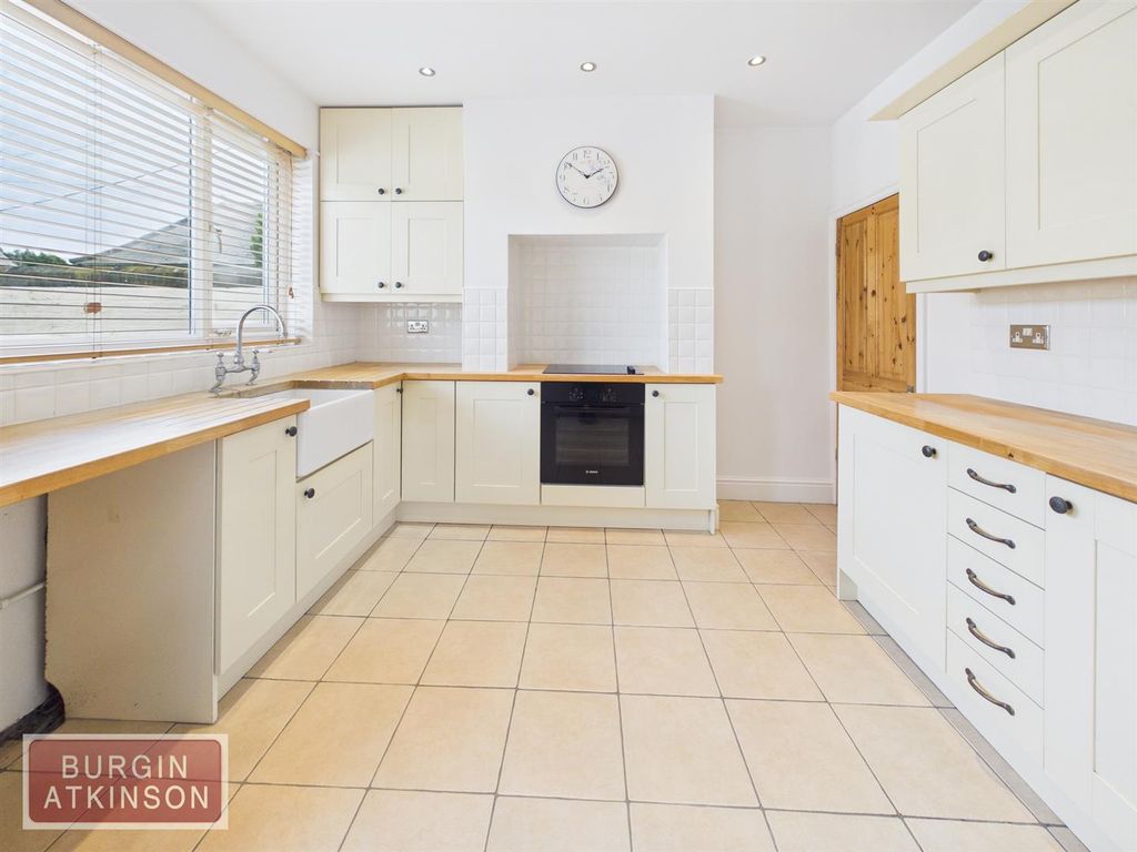 Property photo 2 of 19 Cam01619G0-Pr0190-Still006.Jpg