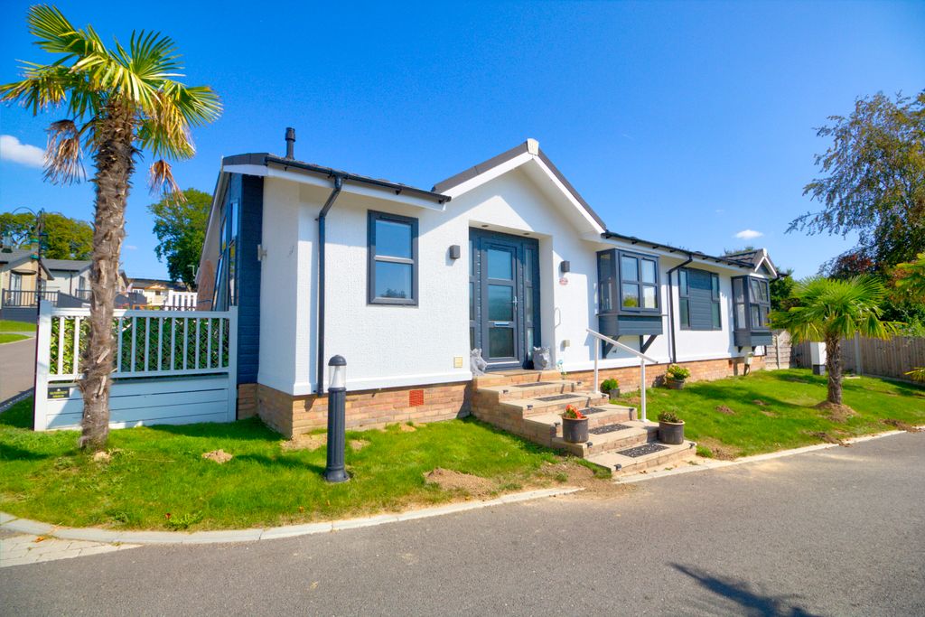 Property photo 1 of 14 Front External