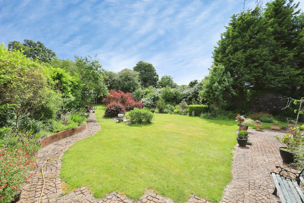 Property photo 2 of 26 Garden