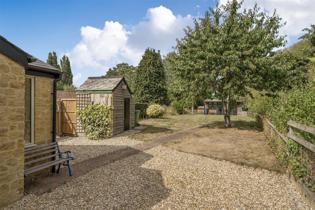 Property photo 2 of 16 Garden