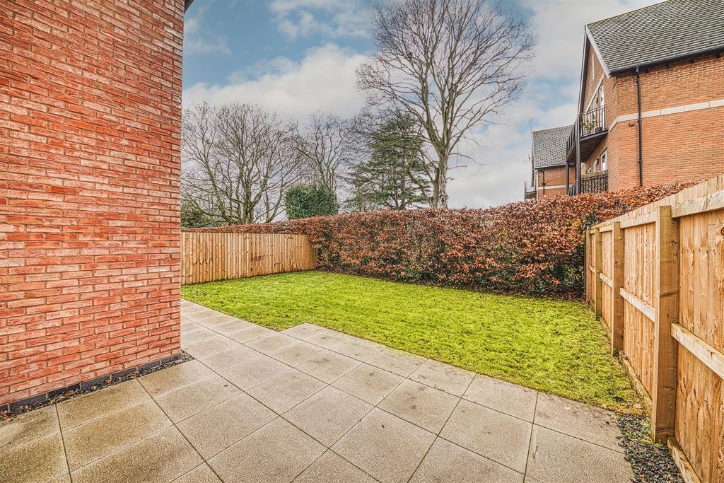 Property photo 2 of 25