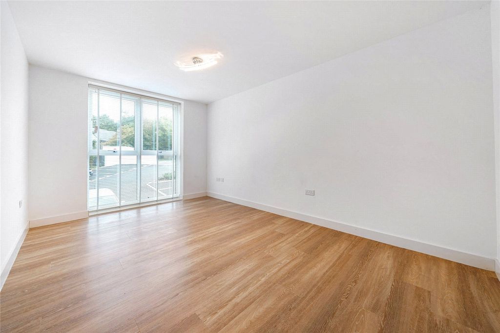 Additional image 6 of 2 bed flat for saleArmistice Gardens, Centenary Way, Penzance, Cornwall TR18