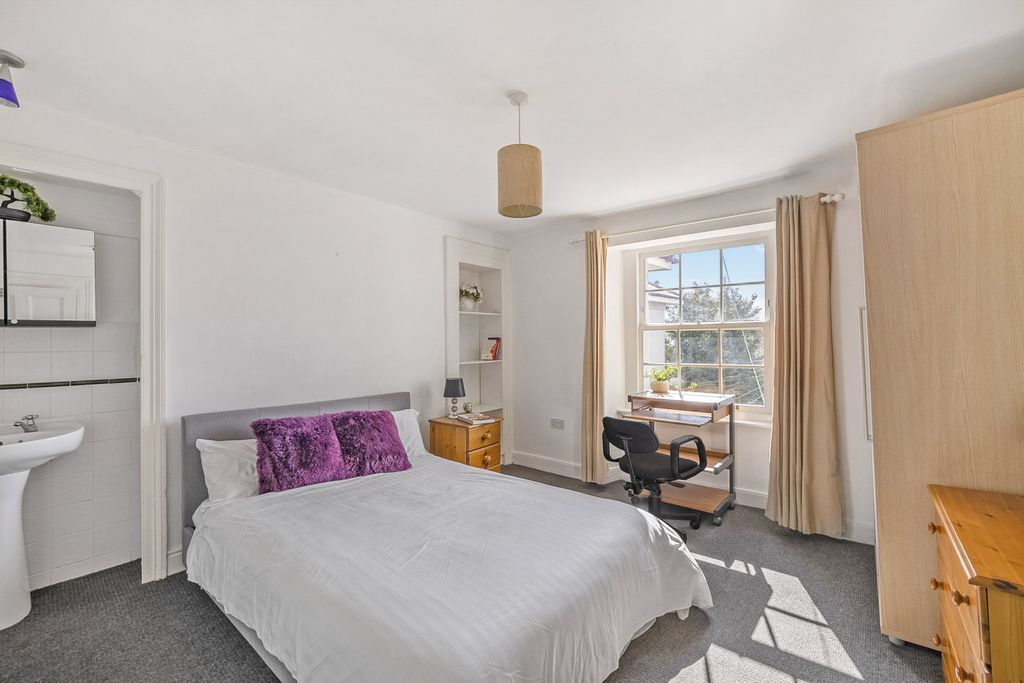 Property photo 1 of 13 0001