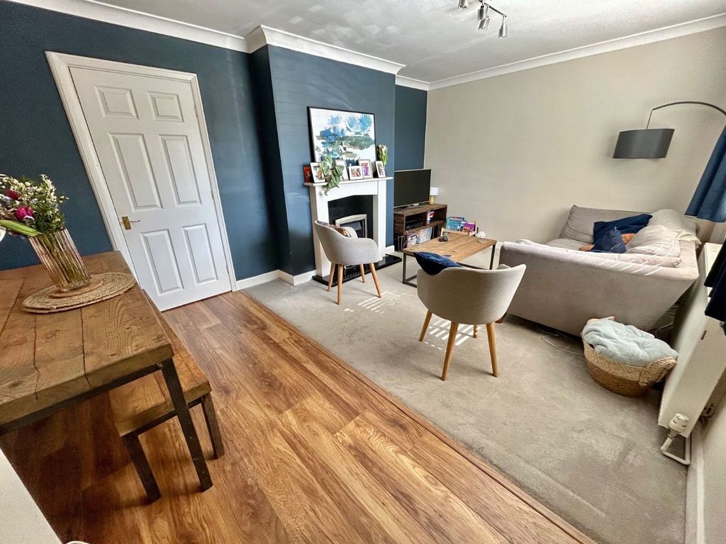 Property photo 3 of 20 Living Room