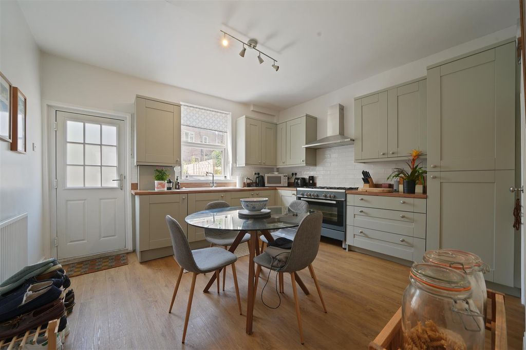 Property photo 3 of 17 Dining Kitchen