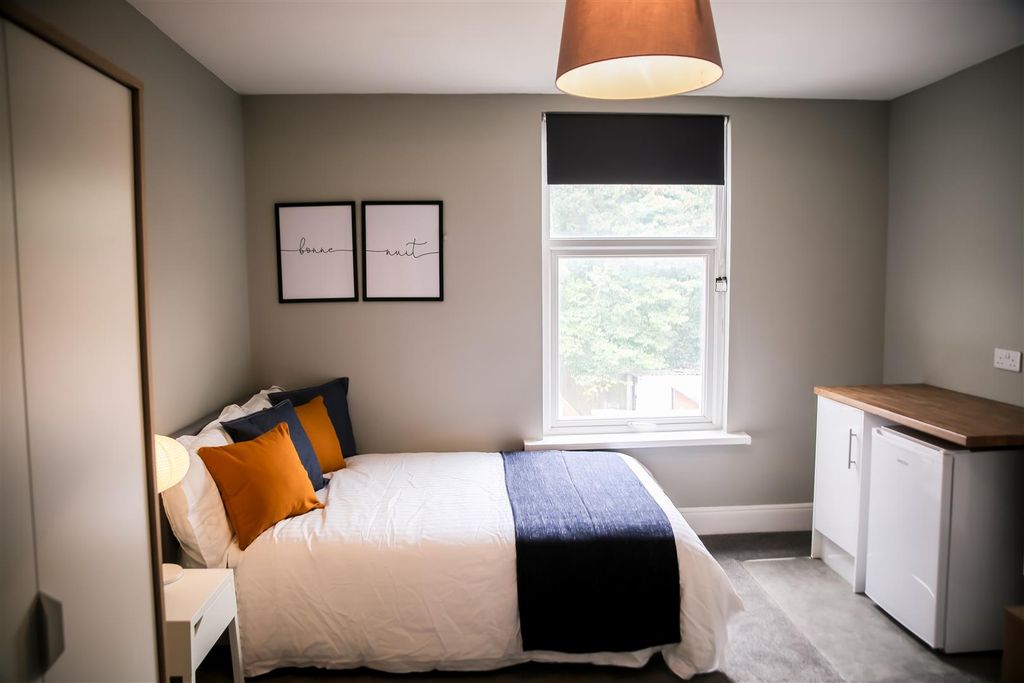 Property photo 1 of 19 First Floor Middle 3.Jpg