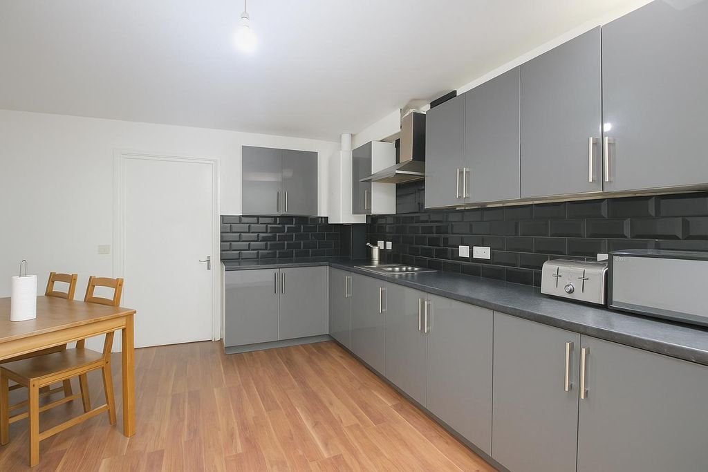 Property photo 2 of 6 Edited Kitchen 2 .Png