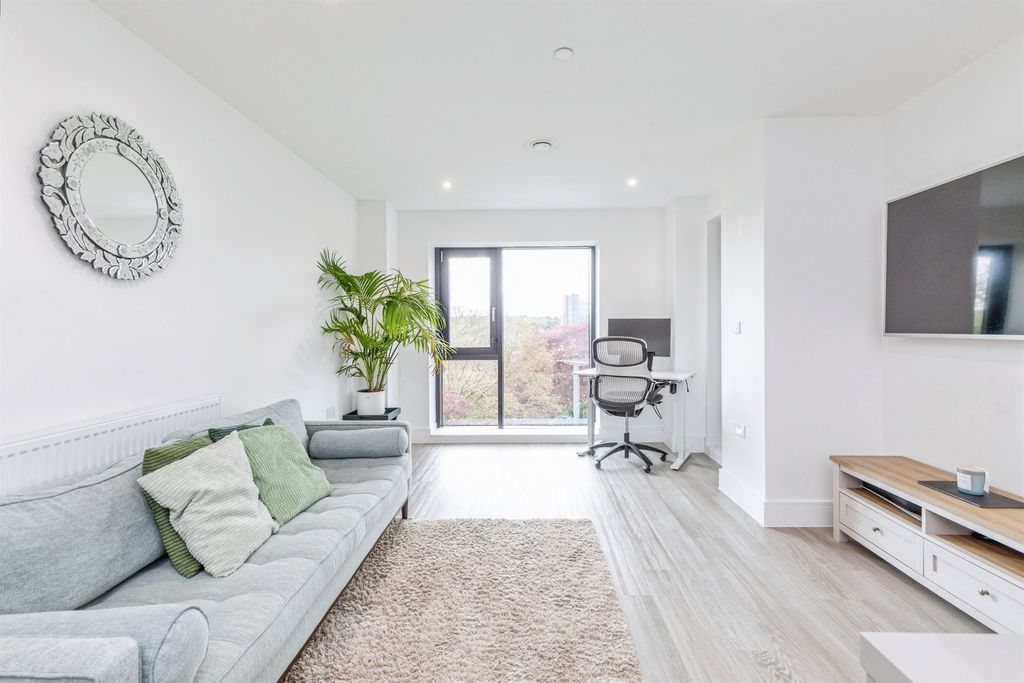 Property photo 2 of 6