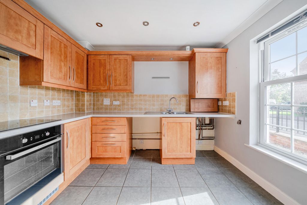 Property photo 3 of 17 Kitchen