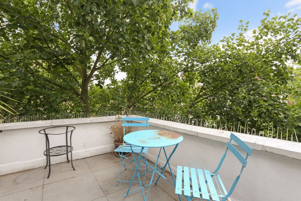 Property photo 3 of 23 Upper Maisonette,...