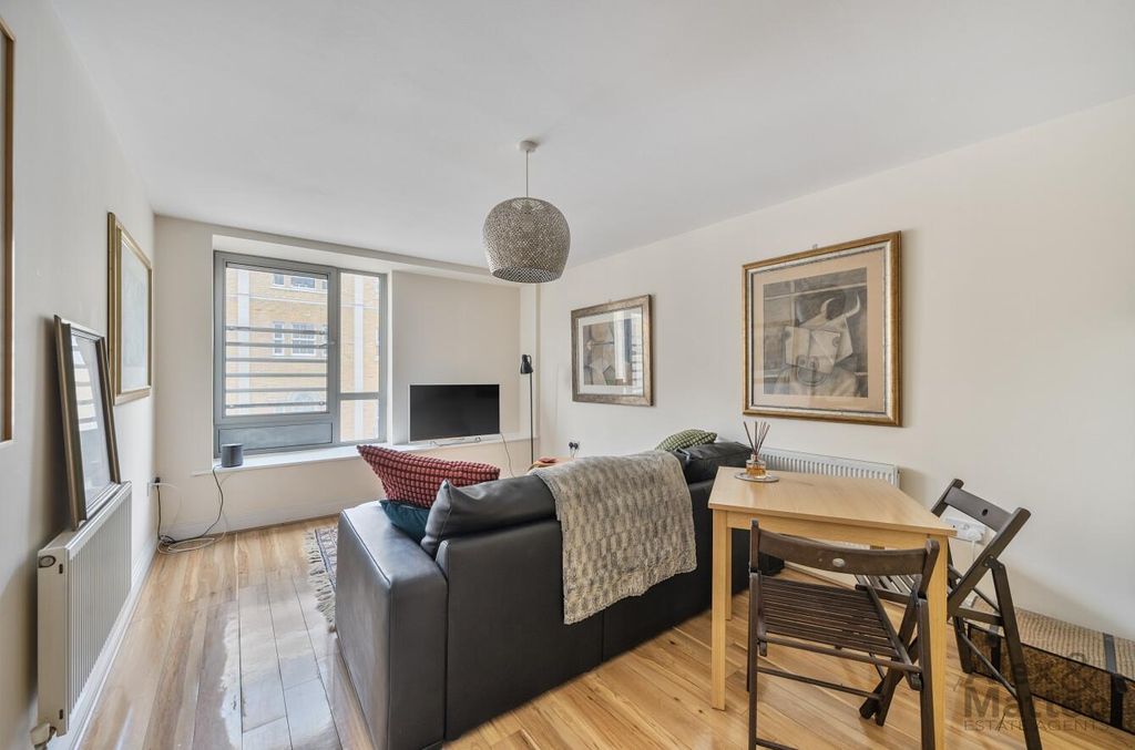 Property photo 3 of 14 Rotherhithe Street