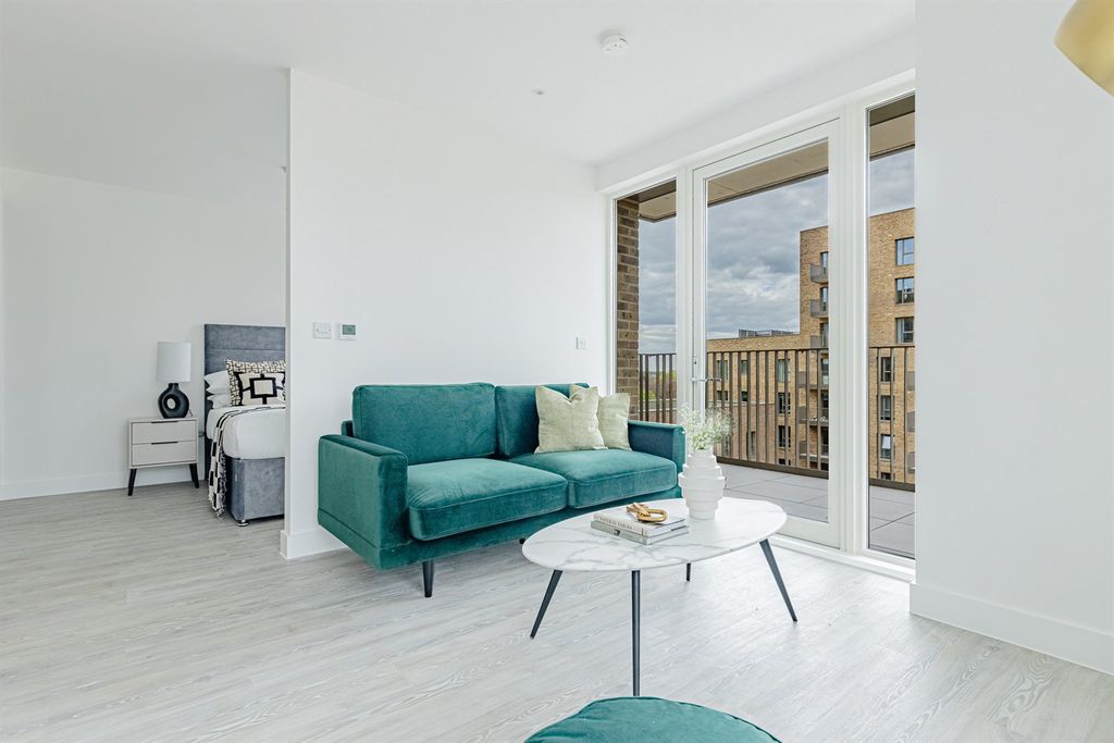 Property photo 1 of 39 (Main)