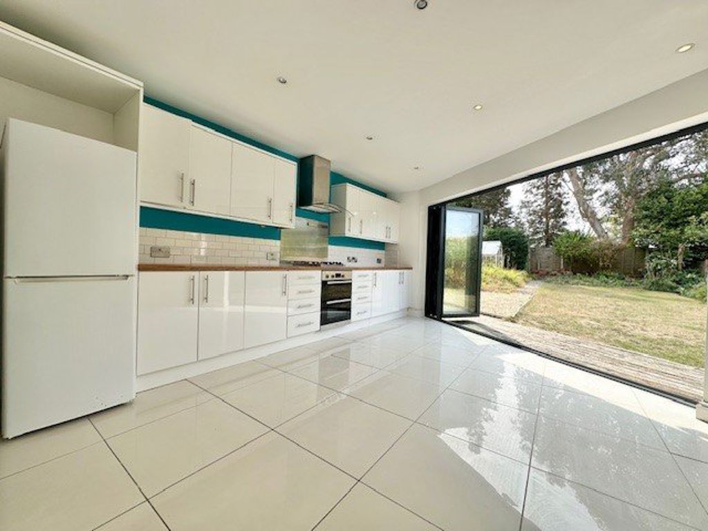 Property photo 2 of 26