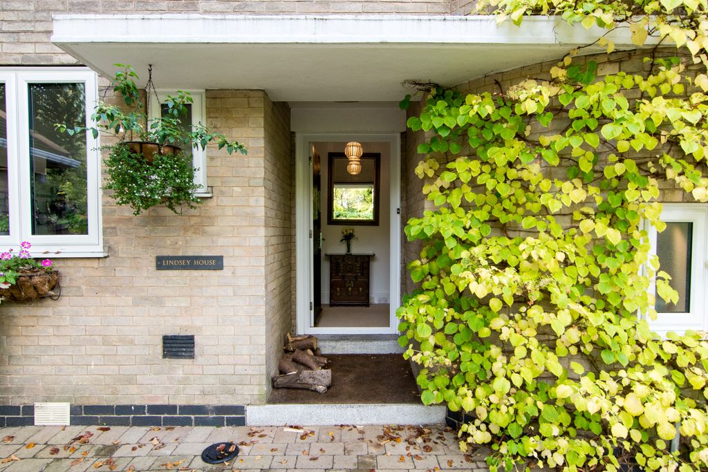 Property photo 3 of 39