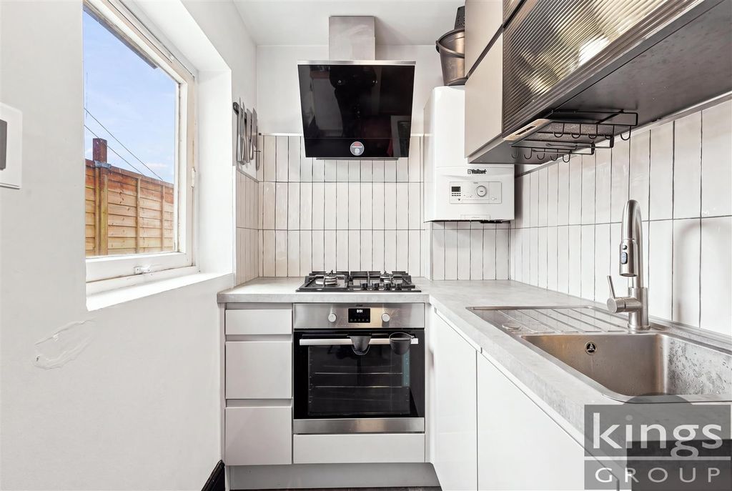 Property photo 3 of 14 Kitchen