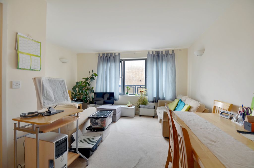 Property photo 1 of 11 Lounge_Pic_ (2).Jpg