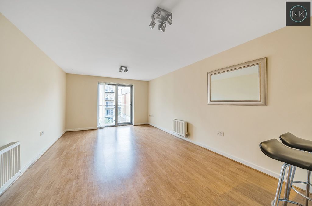 Property photo 3 of 16 4353573