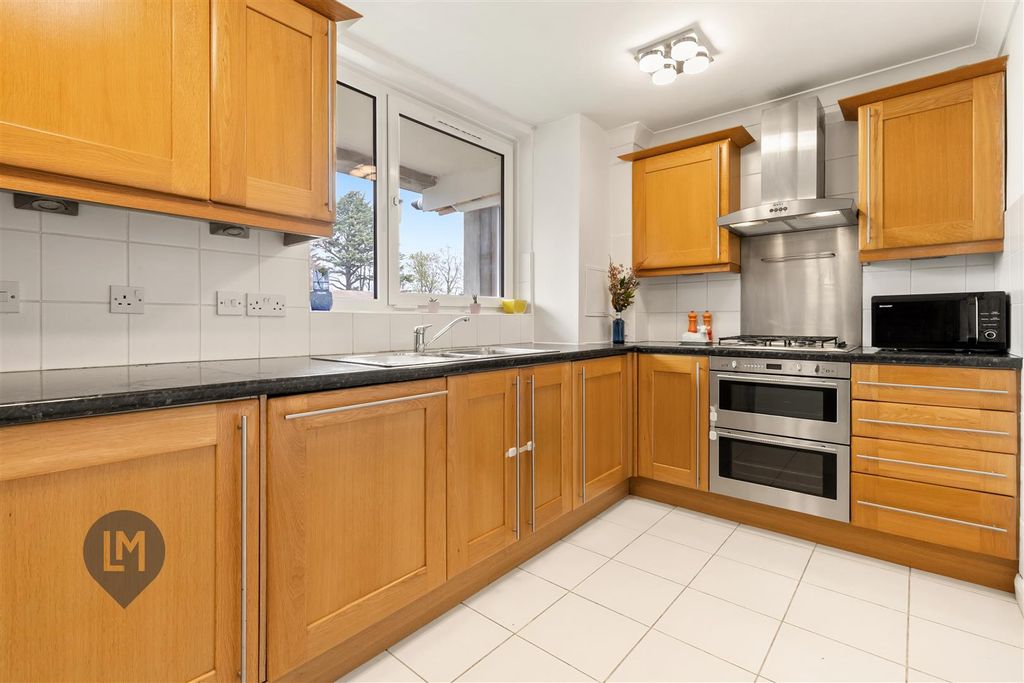 Property photo 2 of 6 Kitchen