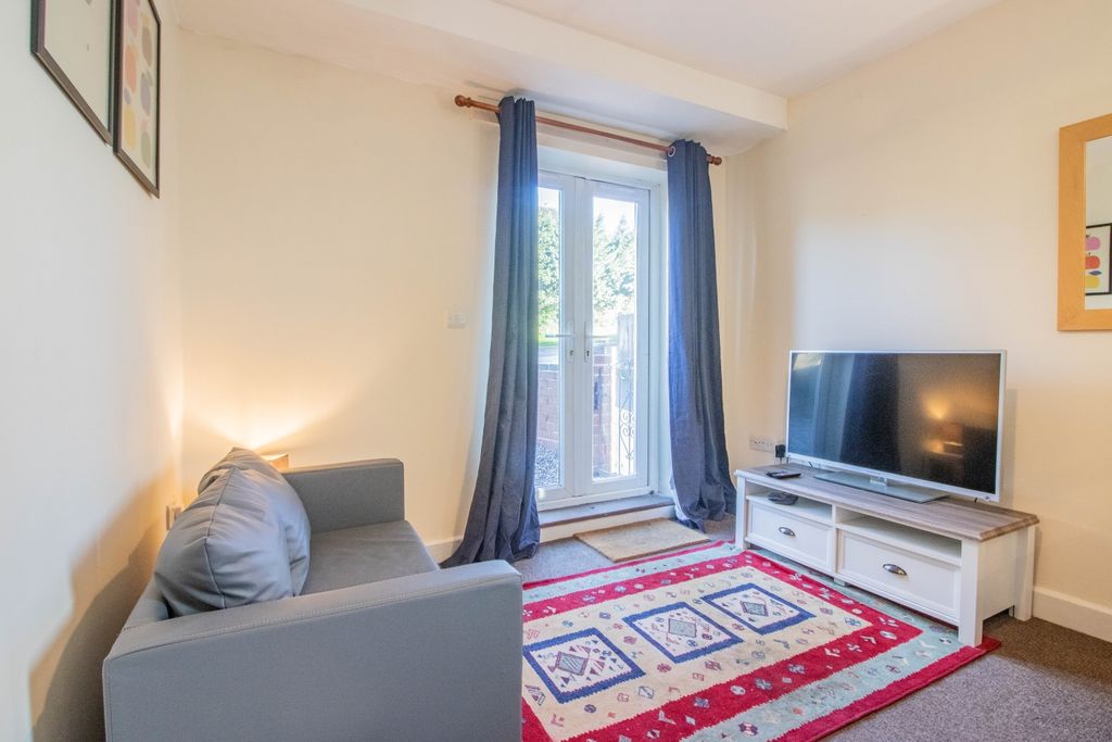 Property photo 2 of 14 E