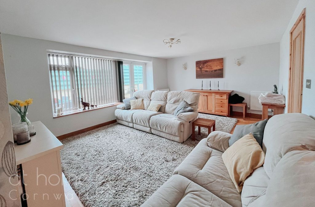 Property photo 2 of 33
