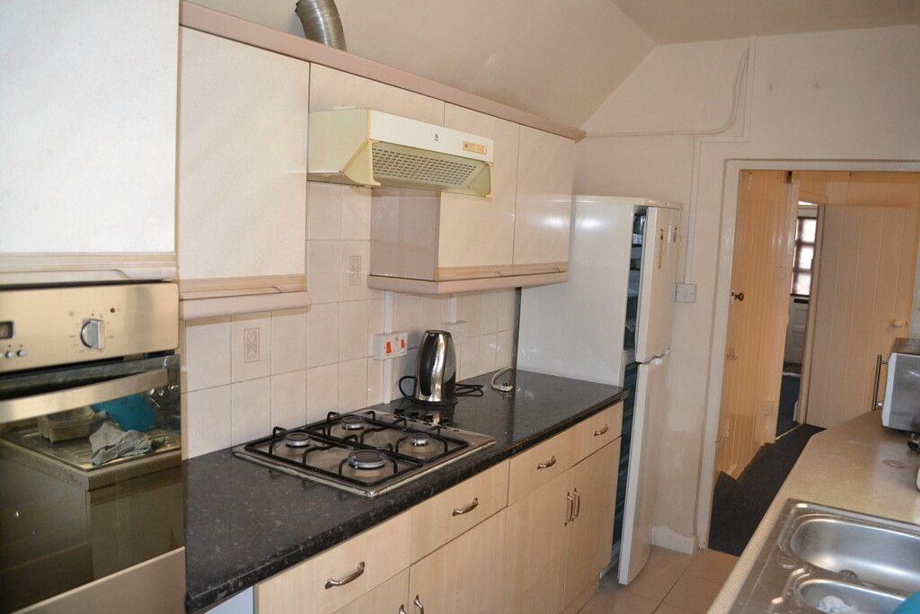 Property photo 2 of 14 Kitchen.