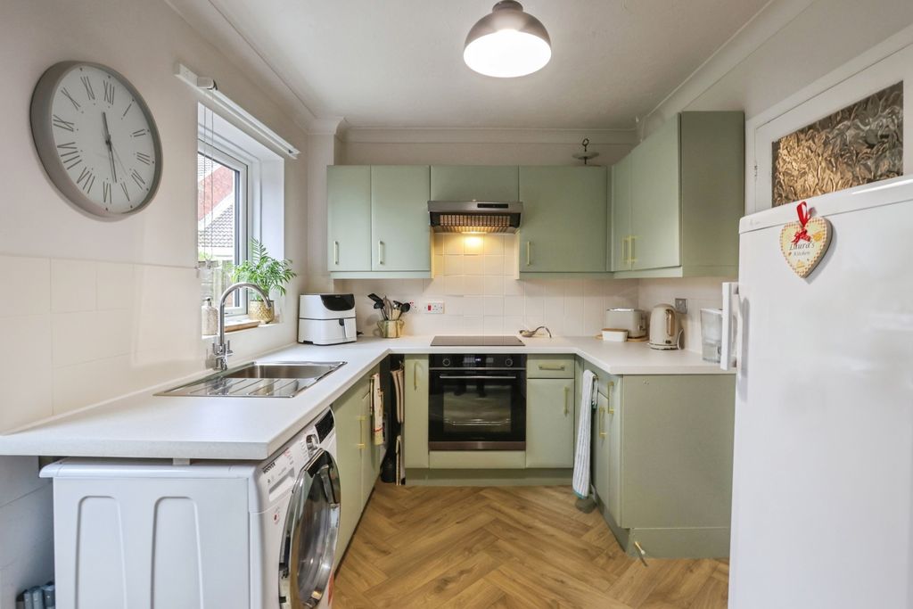 Property photo 3 of 13 Kitchen