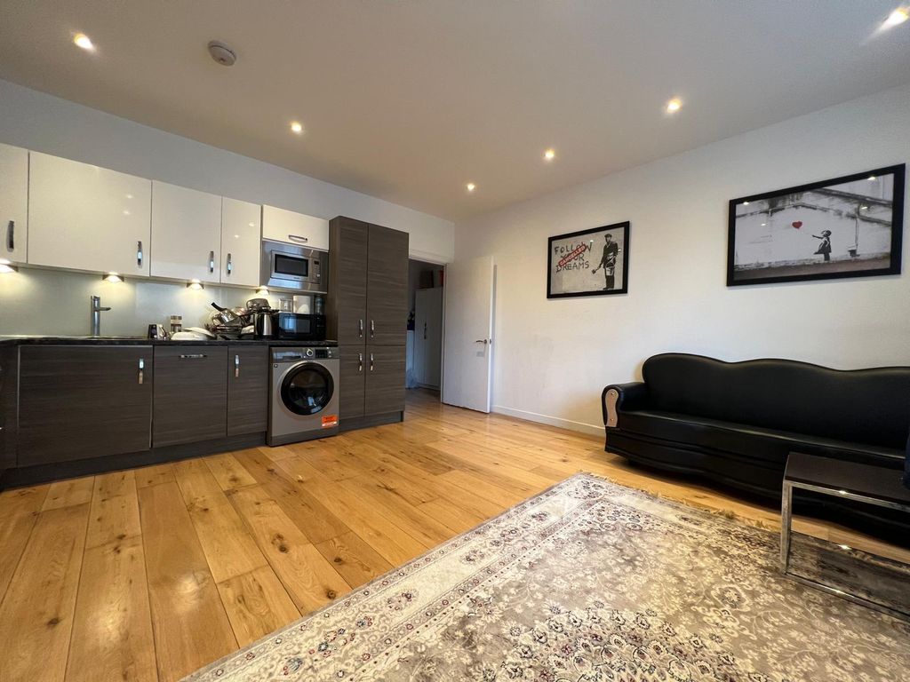 Property photo 3 of 8 Gallery