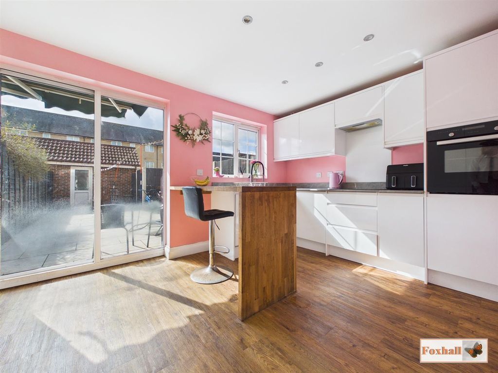 Property photo 3 of 25 Kitchen/Breakfast Room