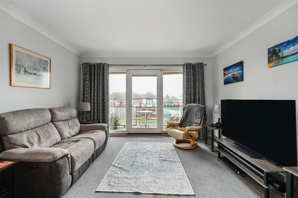 Property photo 3 of 20 7 Stoke House Tn39 (22).Jpg