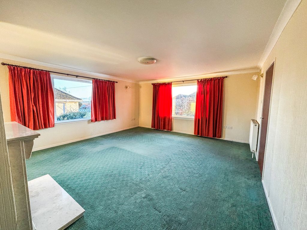 Property photo 2 of 12 Lounge 