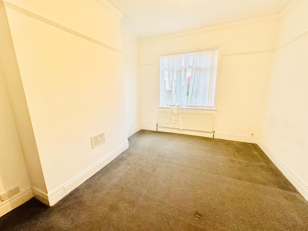 Property photo 3 of 12 Gallery