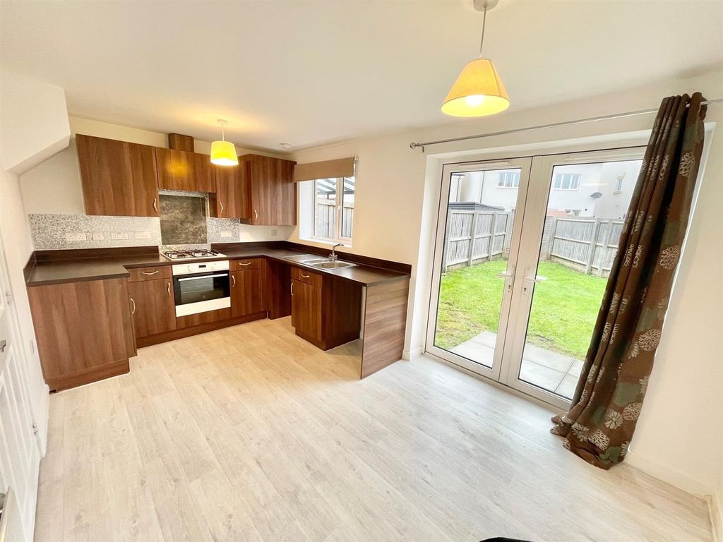 Property photo 2 of 16 Kitchen / Diner