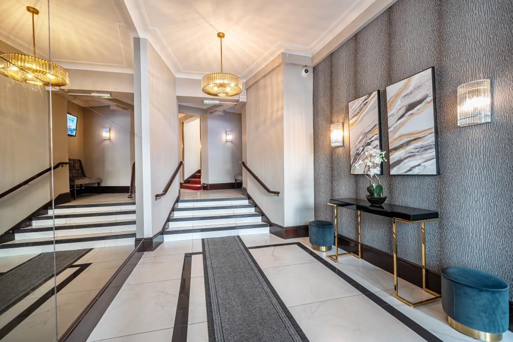 Property photo 2 of 15 Lobby