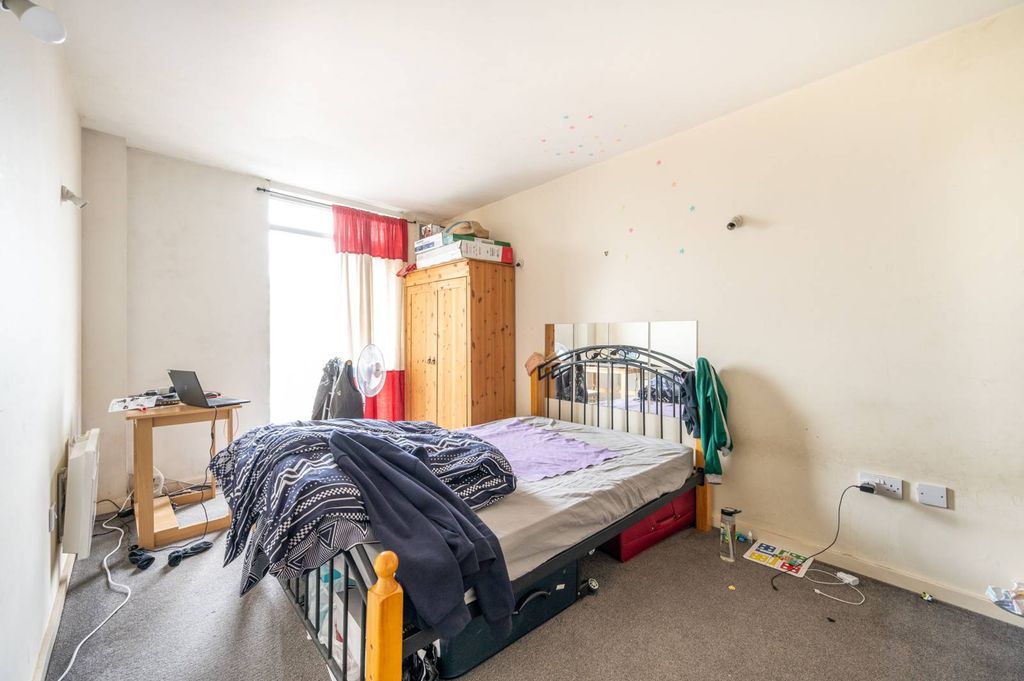 Property photo 3 of 5