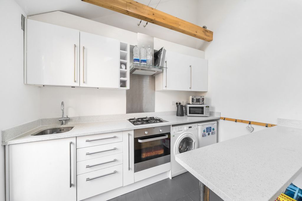 Property photo 2 of 8 1522740-8-6Aacf50...