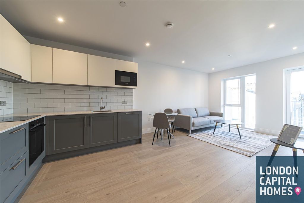 Property photo 1 of 11 E74A3720-Hdr.Jpg