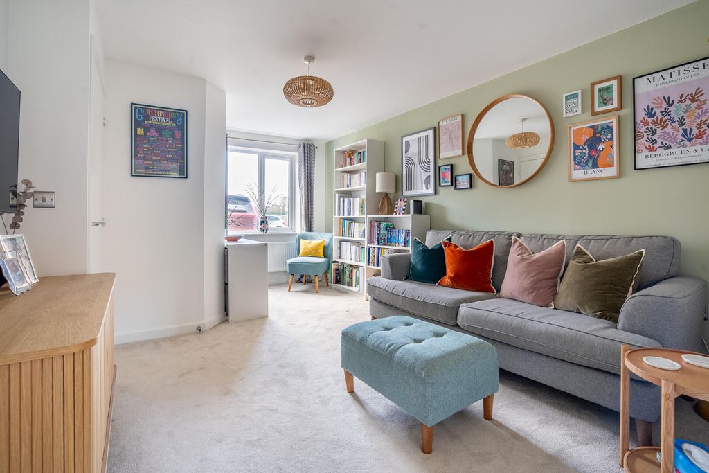 Property photo 2 of 20 Living Room